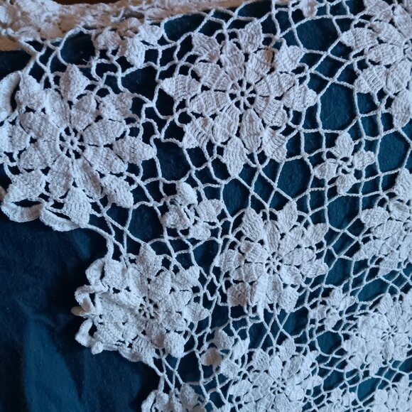 Vintage Hand Crochet Lace Tablecloth Floral Ivory Cotton Boho Farmhouse 70x60 in - Picture 4 of 6